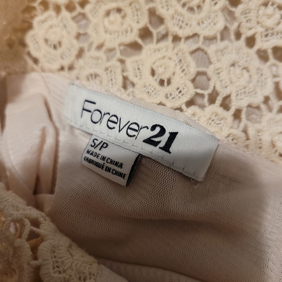 F21 Lace Textured Tunic Cream Colored - Picture 8 of 9